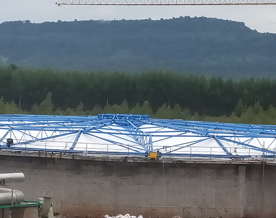 佛蘭公司在老撾沙灣隨動(dòng)式污水池反吊膜加蓋工程圓滿完工！